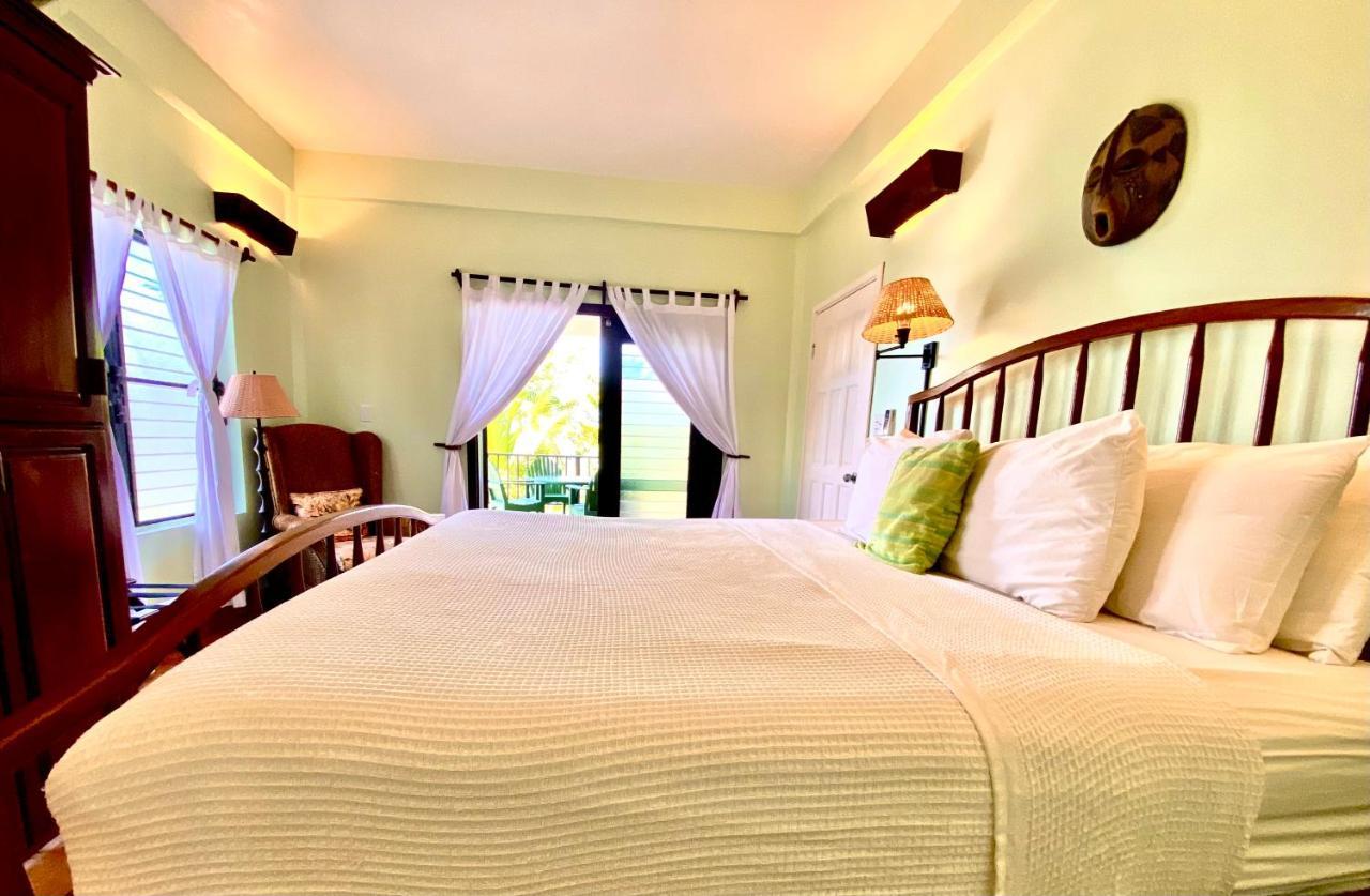 Tranquility Beach Suites Placencia ภายนอก รูปภาพ